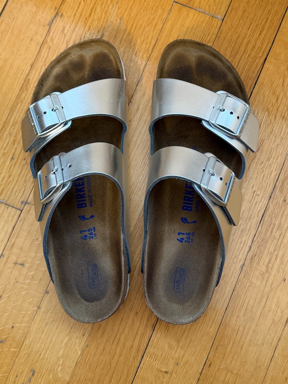 Birkenstock women’s Metallic Silver Arizona Sandal, softbed, size 41 narrow
